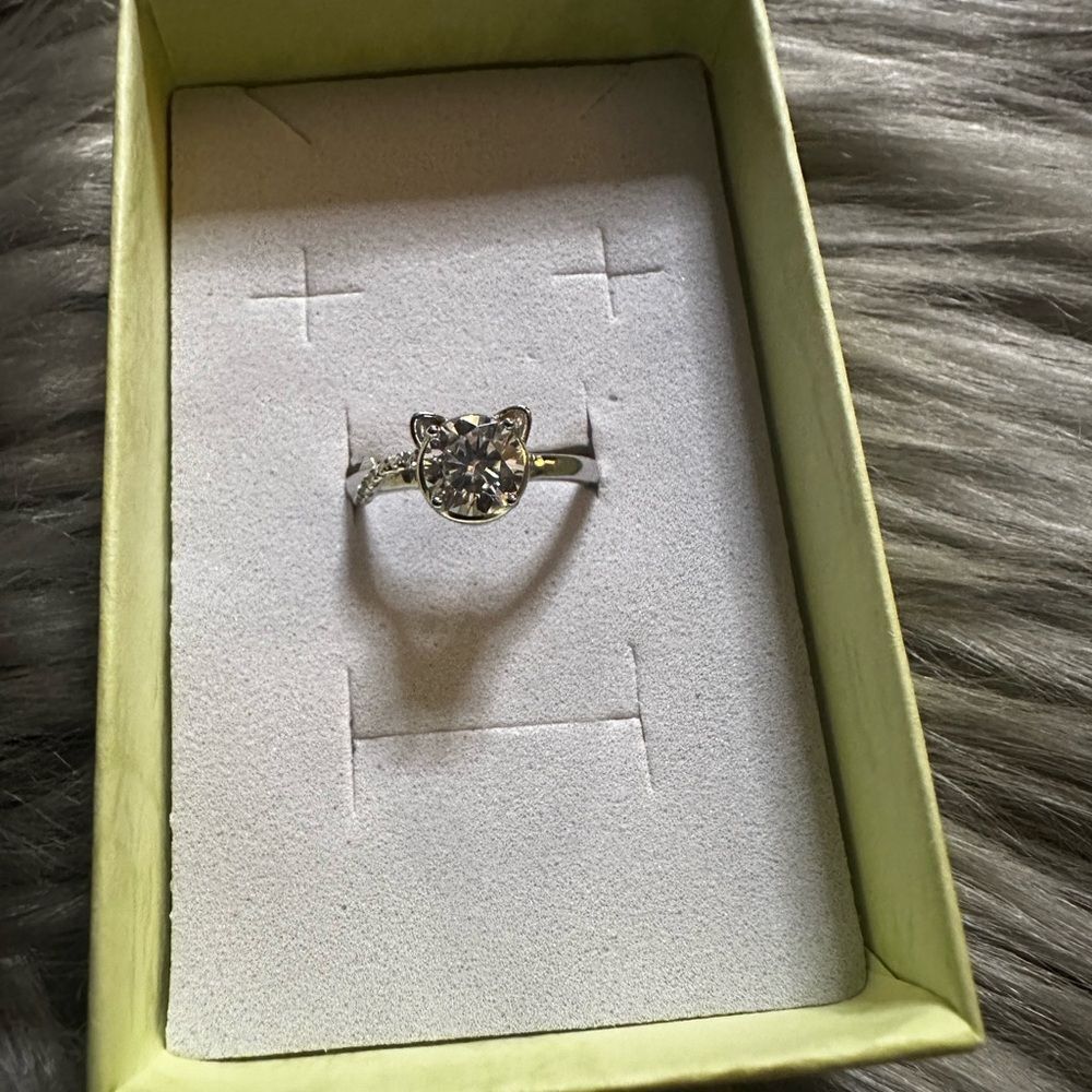 Sterling silver Moissanite Cat Ring with Crystal Accent - Picture 9 of 9